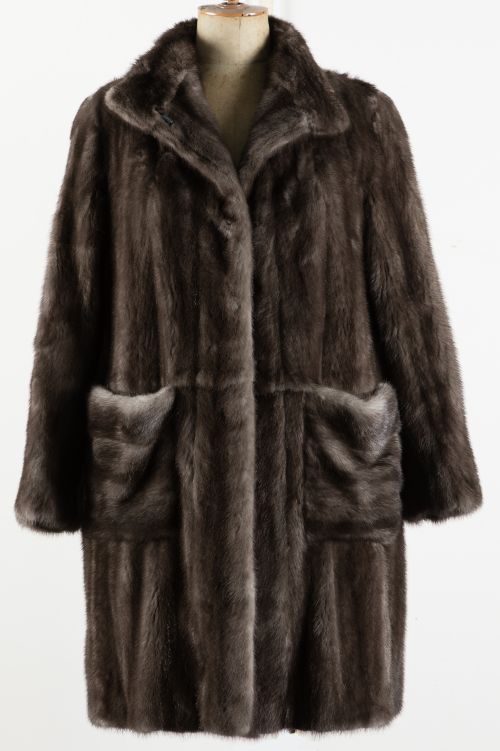 Abrigo de visón gris, Ramiro Guardiola