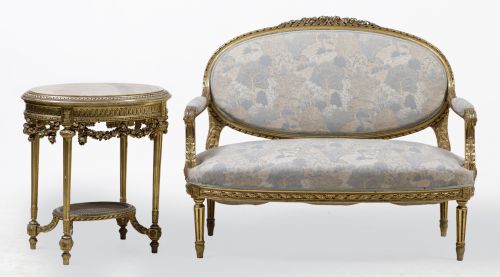 Canapé y velador de estilo Luis XVI, S. XX