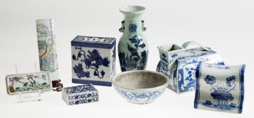 Lote de ocho piezas de porcelana oriental, S.XX