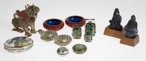 Lote compuesto por once objetos decorativos, S.XX