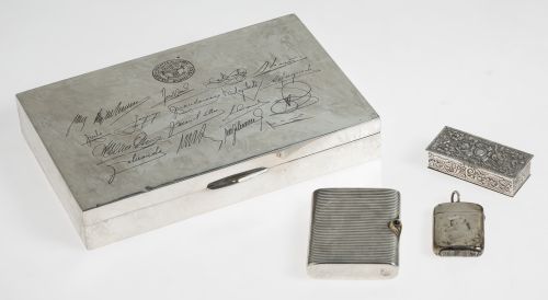 Lote compuesto por caja, pitillera, pastillero y cerillero 