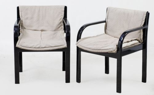 Pareja de sillas de madera lacada en negro, España, años 80