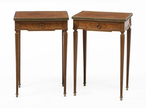 Pareja de mesas auxiliares de estilo Luis XVI, S. XX