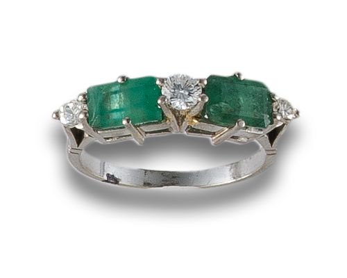 WHITE GOLD RING WITH EMERALDS AND DIAMONDS