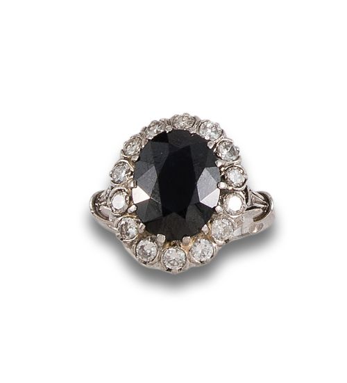 SORTIJA ROSETON OVAL CON ZAFIRO Y DIAMANTES 