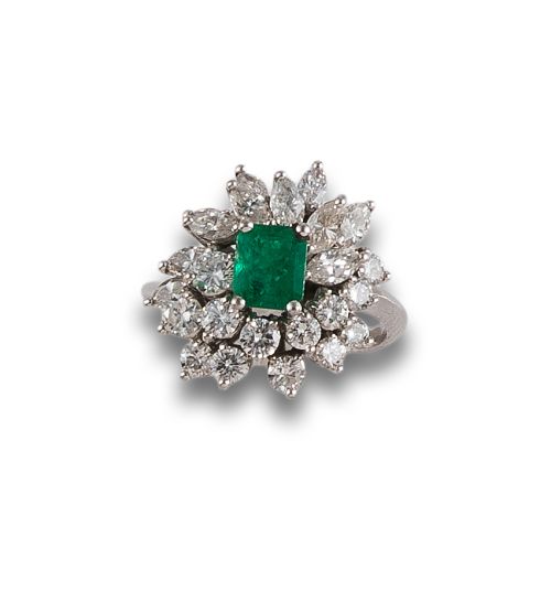 SORTIJA ORO BLANCO ESMERALDA Y DIAMANTES