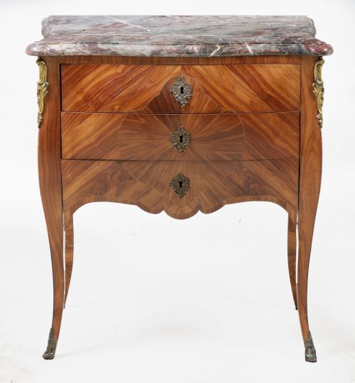 Cómoda bombé de estilo Luis XV, S.XX