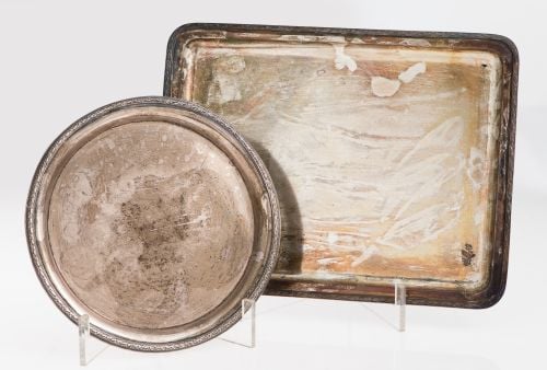 Bandeja rectangular y bandeja circular de plata española, l