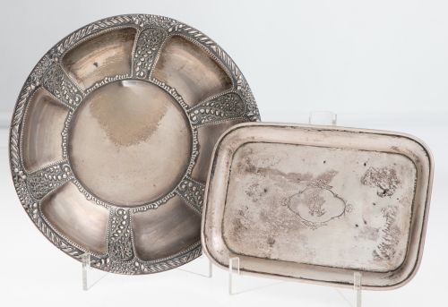 Lote de dos fuentes de plata española, S. XX