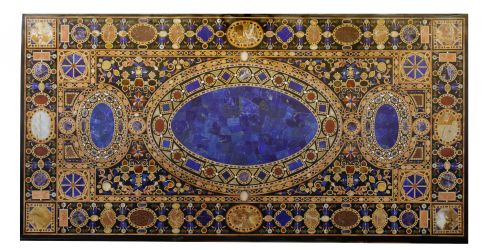 Tapa de mesa de piedras duras siguiendo modelos florentinos