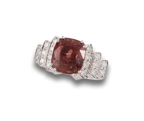 SORTIJA DE ORO BLANCO CON ESPINELA Y DIAMANTES