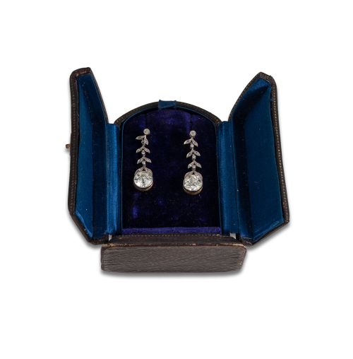 PENDIENTES DE PLATINO Y DIAMANTES.