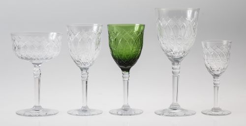 Cristalería tallada dibujando puntas y estrellas, S. XX