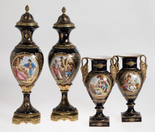 Pareja de jarrones siguiendo modelos de Sèvres, España, S. 