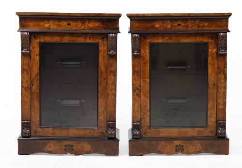 Pareja de entredos siguiendo modelos del S. XIX