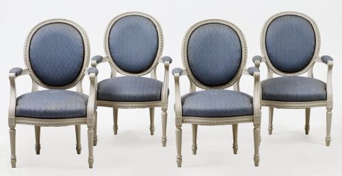 Cuatro sillas de brazos de estilo Luis XVI, S. XX