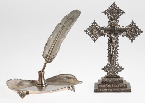 Cruz de mesa en plata española ley 916