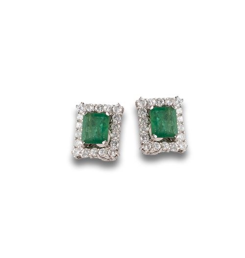 PENDIENTES ROSETON DE ESMERALDA Y DIAMANTES