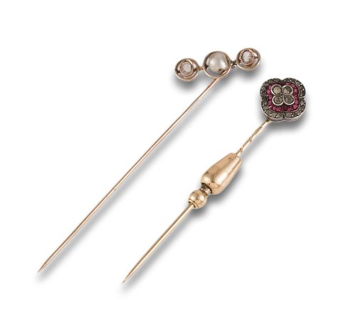 PAREJA DE ALFILERES ANTIGUOS CON DIAMANTES 