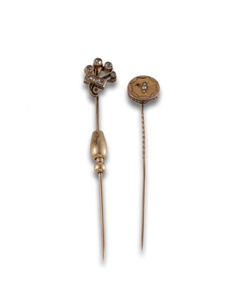 DOS ALFILERES ANTIGUOS DE ORO Y DIAMANTES