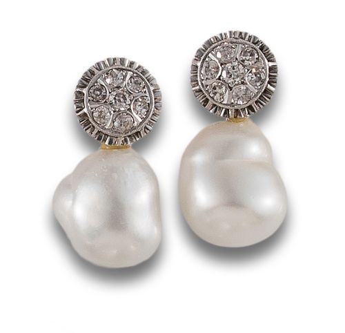 PENDIENTES DE ORO, PERLAS BARROCAS Y DIAMANTES.