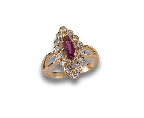 SORTIJA LANZADERA DE ORO, RUBÍ Y DIAMANTES.