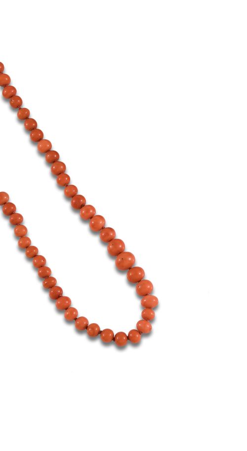 COLLAR DE CORAL CON BROCHE DE ORO