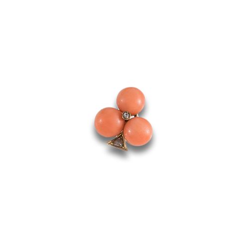 BROCHE DE ORO, CORAL Y DIAMANTE.
