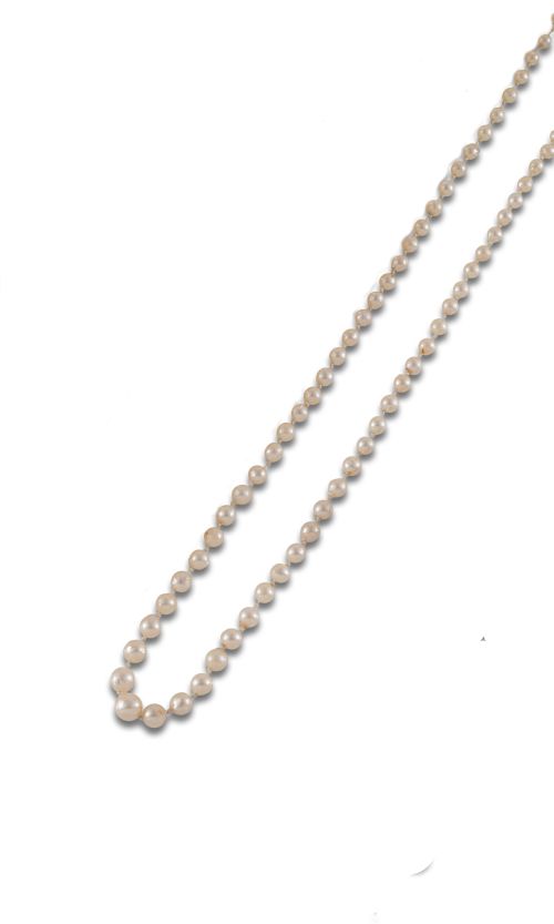 COLLAR DE PERLAS CULTIVADAS Y CIERRE DE PLATA