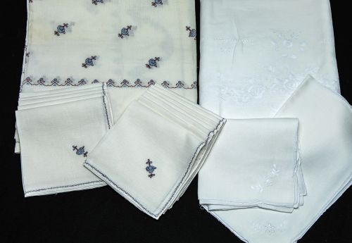 Mantelería en lino de color marfil, con decoración bordada 