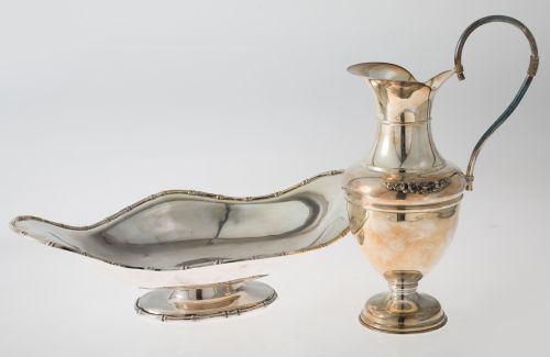 Jarra y centro de plata contrastada, S. XX