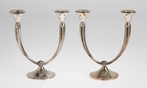 Pareja de candelabros de plata española, ley 916, S. XX