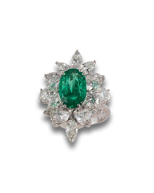 SORTIJA DE ORO, DIAMANTES Y ESMERALDA.