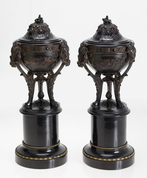 Pair of urns in the Neoclassical style, 20th century