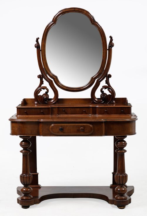 Dressing table in the Elizabethan style, early 20th century