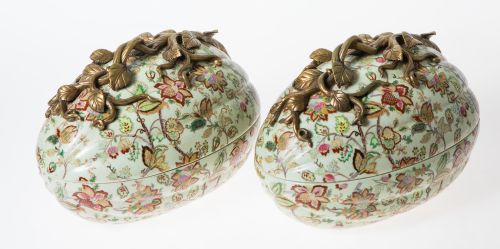 Pareja de bomboneras siguiendo modelos orientales, Inglater