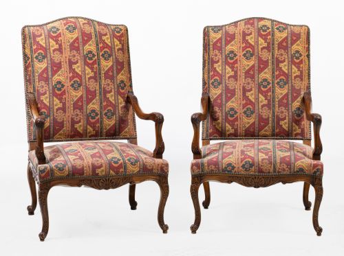 Pareja de butacas de estilo Luis XV, S. XX