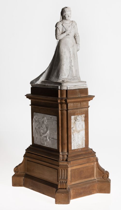 "La Chata", escultura de escayola