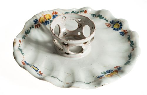 Mancerina de loza esmaltada, Alcora, España, med. S. XX,