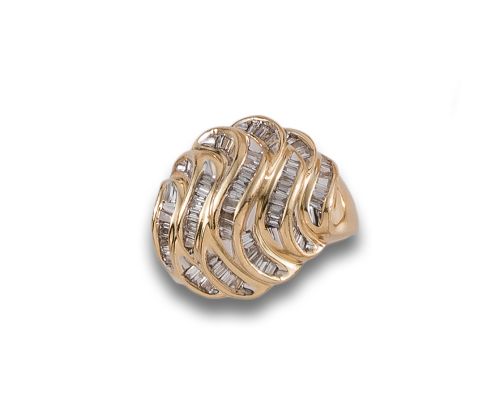 SORTIJA BOMBÉ DE ORO Y DIAMANTES.