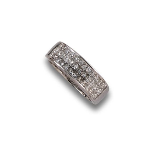 SORTIJA  DE ORO BLANCO CON TRES BANDAS DE DIAMANTES