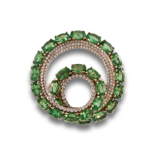 SORTIJA DE ORO CON TSAVORITAS Y BRILLANTES DE LISI FRACCHIA