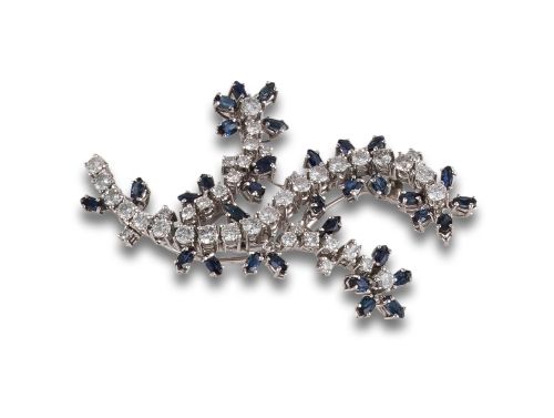 BROCHE EN ORO BLANCO CON DIAMANTES Y ZAFIROS