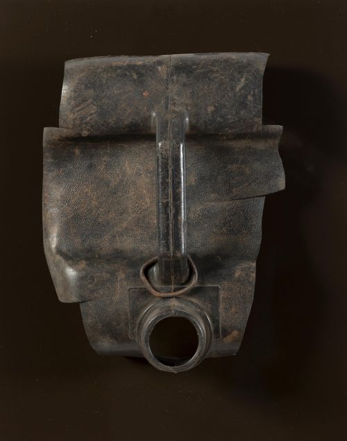 JACQUES YVES BRUEL, "Máscara", Plástico pintado en caja de 