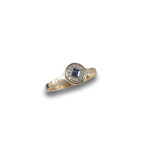 YELLOW GOLD RING WITH PLATINUM ACCENTS, SAPPHIRE AND DIAMON