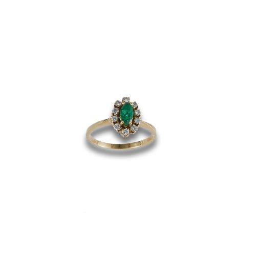 RING WITH MARQUISSE CUT EMERALD AND DIAMONDS