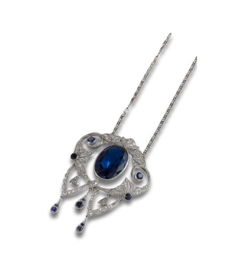 PENDANT WITH SPINEL AND DIAMONDS