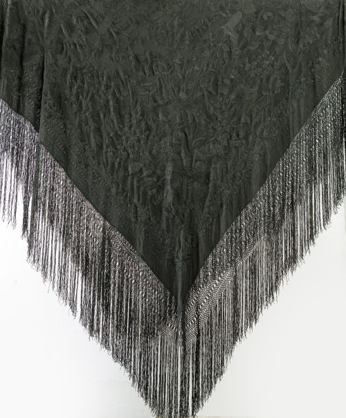 Manila shawl in black silk