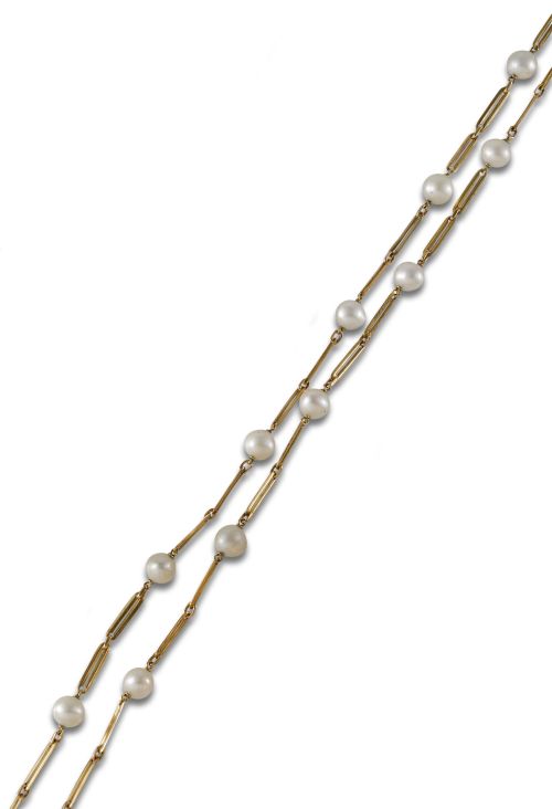 LONG NECKLACE IN YELLOW GOLD AND PEARLS