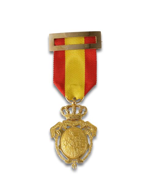 CONDECORACION INSTITUTO NACIONAL DE PREVISION DE ORO.